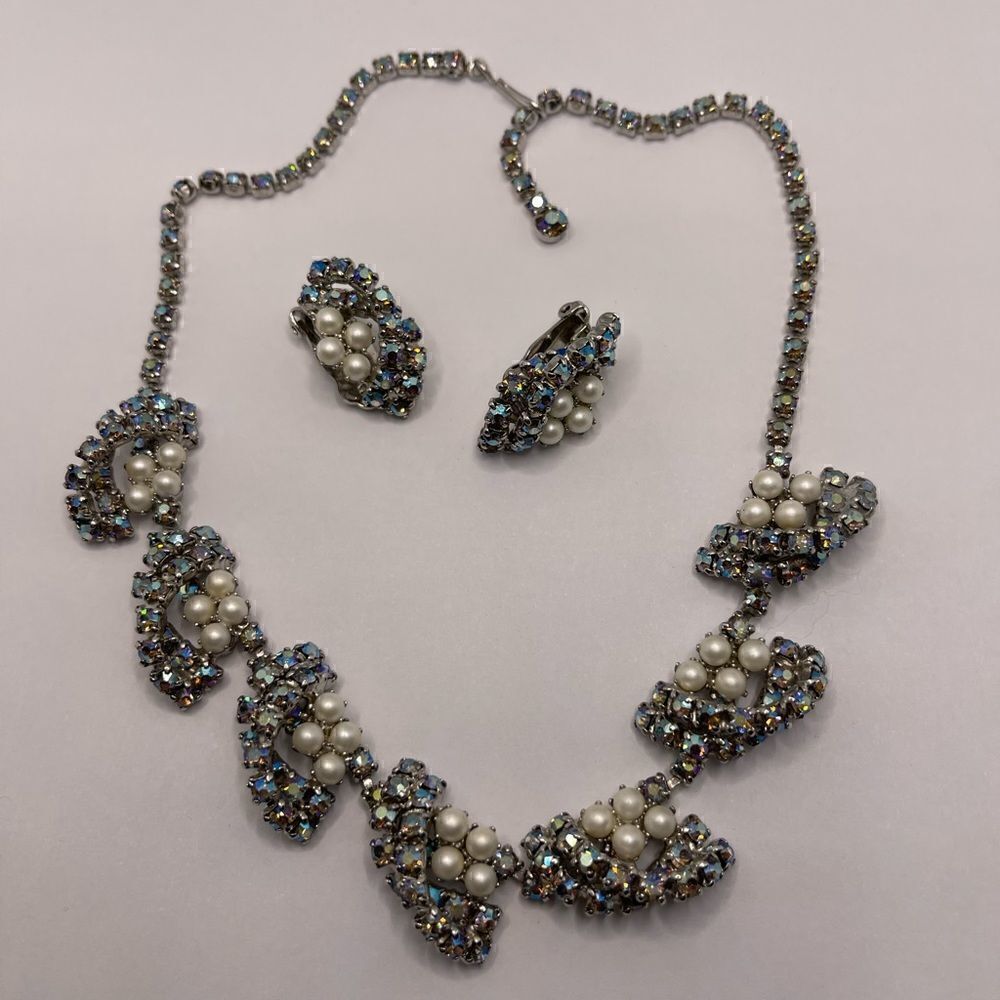Vintage set aurora borealis and faux pearls necklace earrings - Picture 3 of 9
